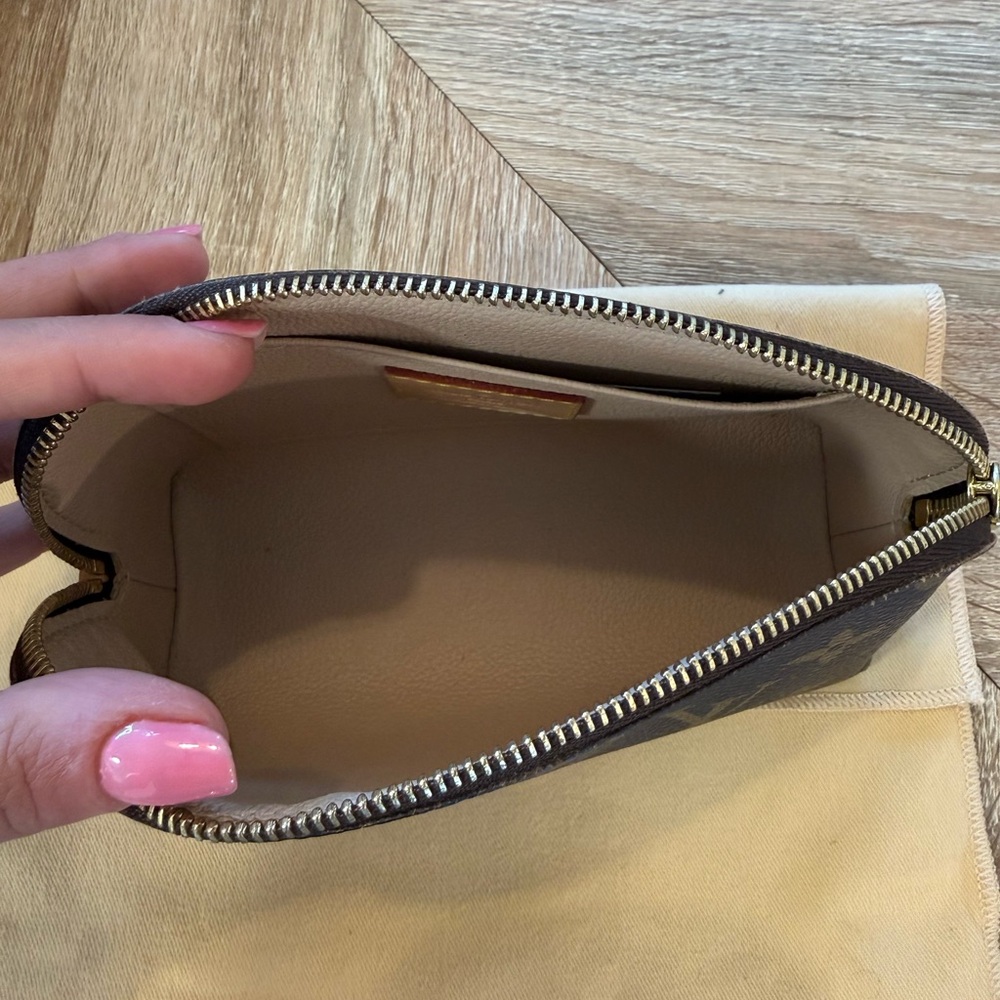 Vintage Louis Vuitton  Monogram Dome Cosmetic Pouch in Brown and Gold - Picture 4 of 4